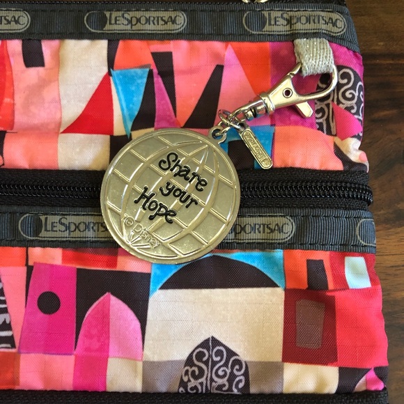 LeSportsac It’s A Small World Crossbody!! - Picture 3 of 7